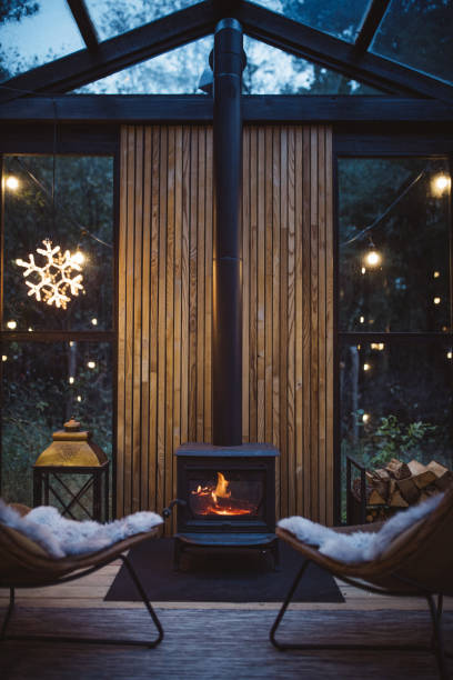 cozy place for rest - window christmas night house imagens e fotografias de stock