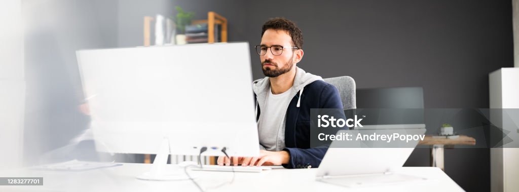 Employee Using Work Computer Employee Using Business Computer Stock Photo - Download Image Now - 30 ...