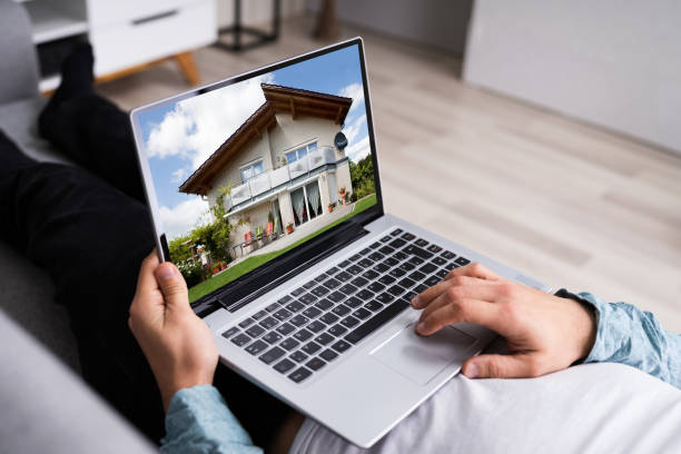 istock Looking House To Buy 1283281095