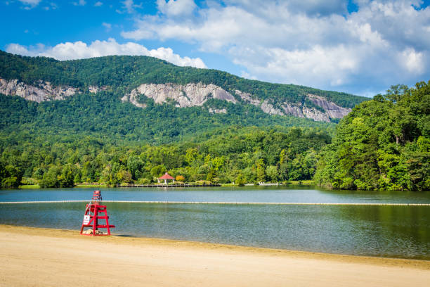 beach on lake lure, in lake lure, north carolina - mountain mountain range north carolina blue imagens e fotografias de stock