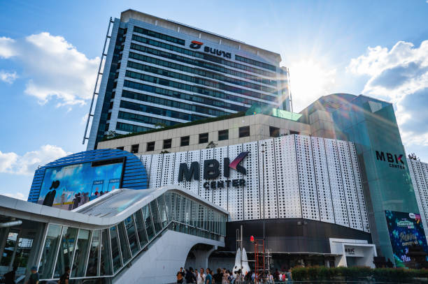 mbk center department store with blue sky at bangkok city thailand.mbk center, also known as mahboonkrong  is a large shopping mall in bangkok - mbk imagens e fotografias de stock