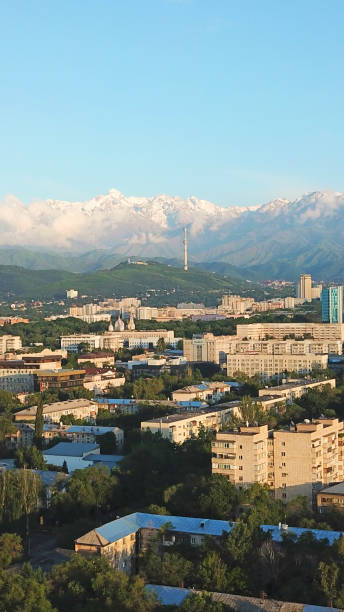 atardecer de color brillante sobre la ciudad de almaty - almaty fotografías e imágenes de stock