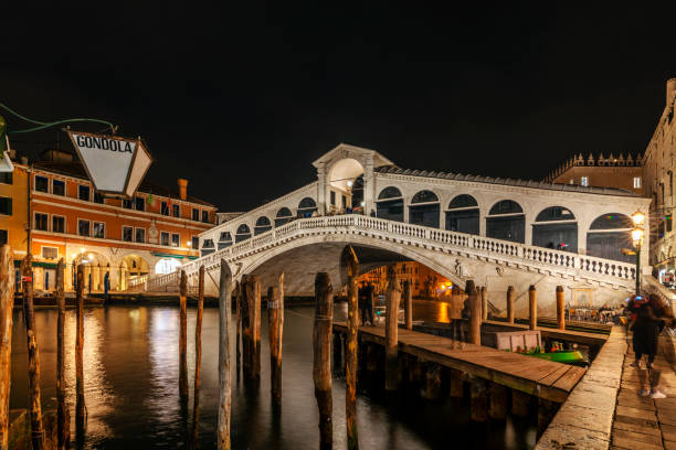The Rialto Bridge is the most famous of the bridges that cross the Grand Canal (the other two are the Accademia Bridge and the Scalzi). In this area, which originally housed the food market, there has always been a canal crossing, at first, a simple bridge of boats, and later a real wooden bridge, made from two inclined ramps with a mobile section in the middle, in order to allow the passage of ships.