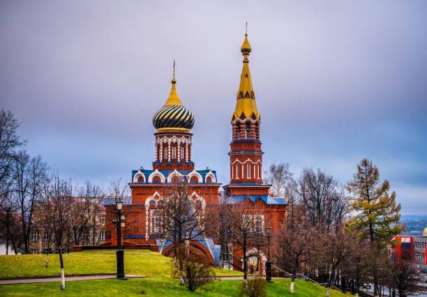 a igreja do ícone kazan da mãe de deus em izhevsk. - izhevsk - fotografias e filmes do acervo