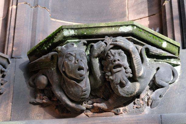 sculpture en pierre à la cathédrale de chester, cheshire, royaume-uni - chester england chester cathedral uk england photos et images de collection