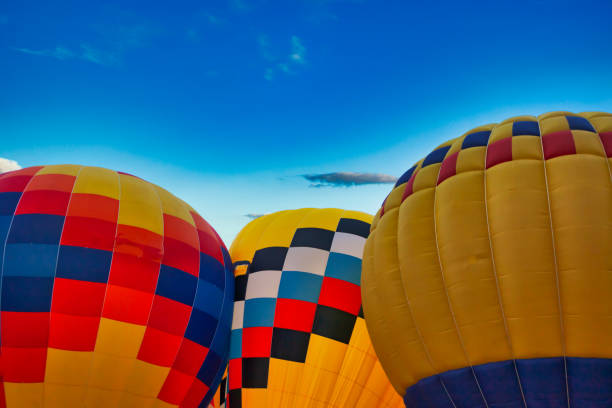 trzy wielokolorowe balony na tle błękitnego nieba - portage zdjęcia i obrazy z banku zdjęć