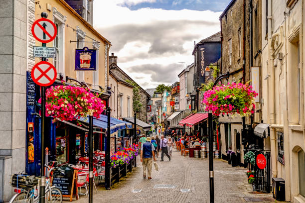 edificios históricos en kilkenny irlanda - republic of ireland irish culture old ancient fotografías e imágenes de stock