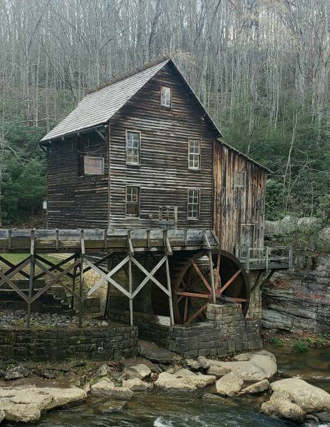 moulin à gris de glade creek - autumn watermill glade creek waterfall photos et images de collection