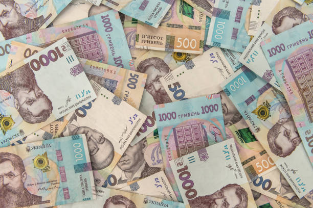 bezszwowa tekstura prawdziwych nowych banknotów ukraina 500 i 1000. stos hrywien jako tło finansowe. - ukraine hryvnia currency paper currency zdjęcia i obrazy z banku zdjęć