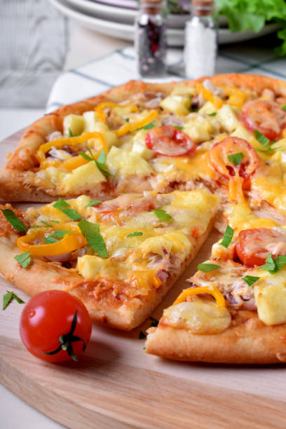 istock Pizza with chicken, cheese, tomatoes and bell peppers 1283504621