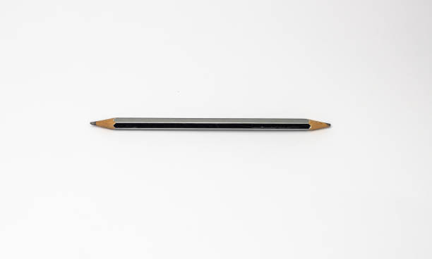 matita corta dell'utente ritagliata o affilata su entrambi i lati - pencil black sharp color image foto e immagini stock