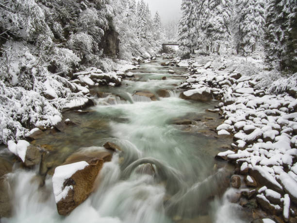 istock Rivier boven de Krimmler Waterfalls 1283570992