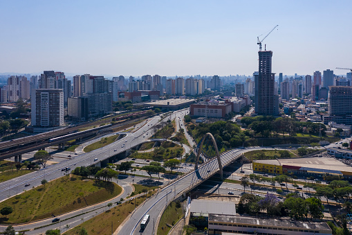 Vista aérea de la Avenida Radial Leste, tren Tatuapé y estación de metro, en el distrito de Tatuapé, en la región oriental de la ciudad de Sao Paulo, Brasil photo