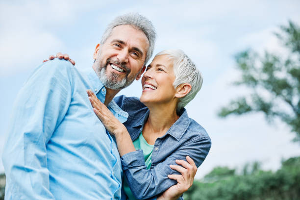 senior couple happy elderly love together retirement lifestyle smiling man woman mature - felicidade imagens e fotografias de stock