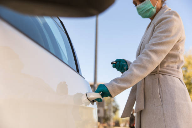 istock Opening and unlocking her car after running errands 1283705003