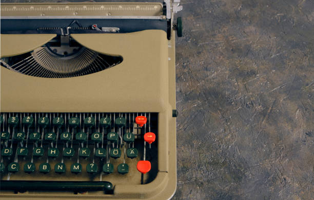 古いヴィンテージタイプライター.上からのビュー。 - typewriter hammer retro revival typebar ストックフォトと画像