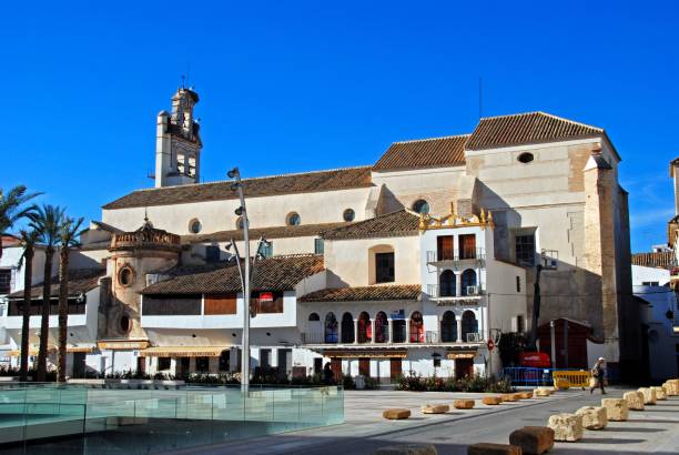 igreja de são francisco na praça da cidade, ecija, espanha. - spain tower town square andalusia - fotografias e filmes do acervo