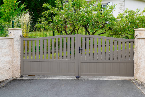 brown modern portal in metal aluminum of house gate garden access door - large aperture imagens e fotografias de stock