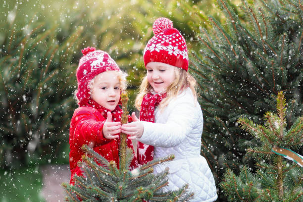 istock Kids buying Christmas tree 1283854134