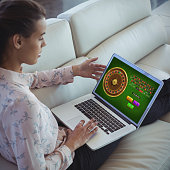 zusammengesetztes-bild-des-online-roulette-spiels.jpg?b=1&s=170x170&k=20&c=ltTOEkqjXcKCeY8y-i5ppC7kgYkXsb5vghDqucGIrYE=