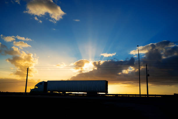 istock Silhouette semi-trailer truck in Florida 1283976827