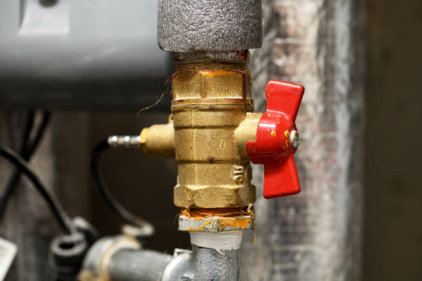 istock Cranes for controlling underfloor heating and batteries in a house 1284006644