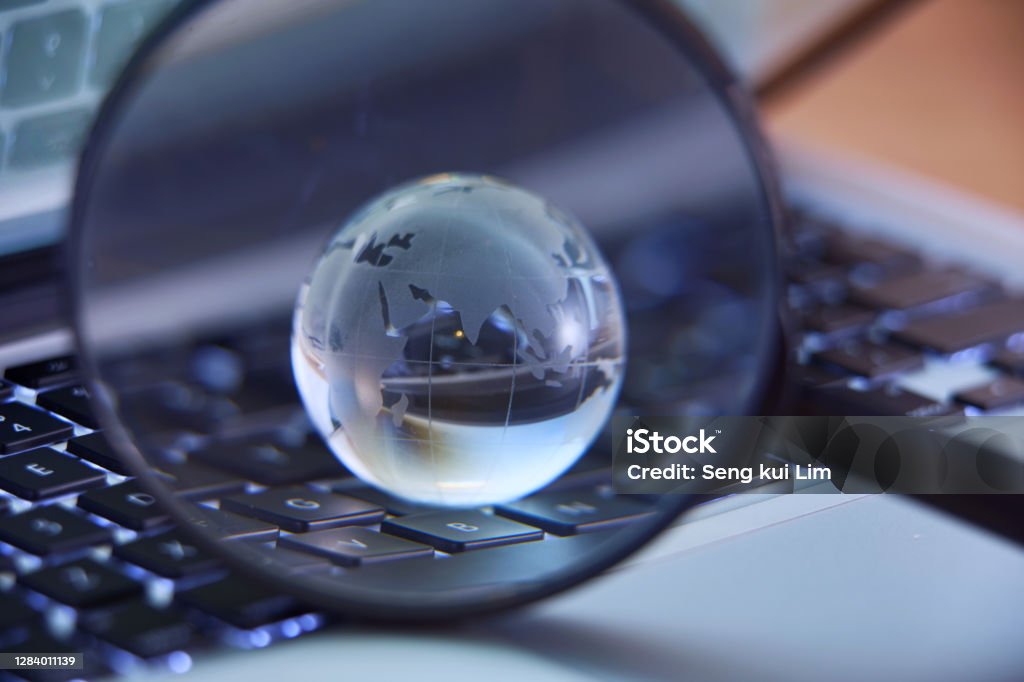 Computer Magnified Glass Magnifying Glass On Computer Keyboard Stock Photo - Download Image Now ...