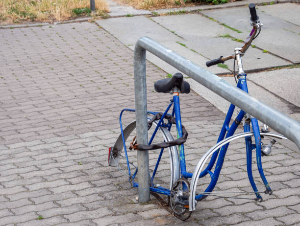 istock Bicycle theft in the city 1284017242