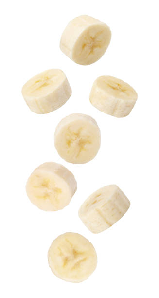 piezas de plátano cayendo. - making food close up macro indoors fotografías e imágenes de stock