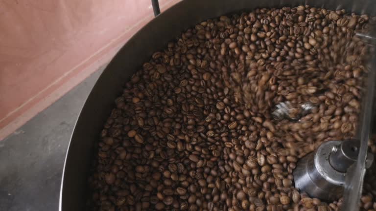 Roasting coffee beans in a traditional machine