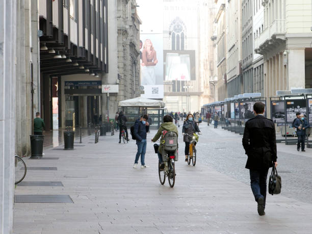 Nov 5, 2020, Milano - Italy. Milano's corso Vittorio Emanuele, Duomo downtown district, the day before new lockdown has been declared