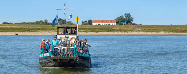 prom millingerwaard-doornenburg holandia - millingerwaard zdjęcia i obrazy z banku zdjęć