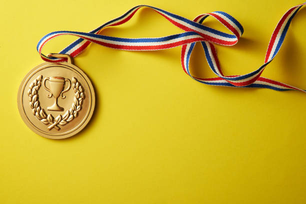 gold medal  on the yellow color background - gold medal medal gold medallion imagens e fotografias de stock