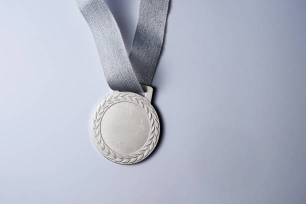 silver medal on white background - silver medal success medal second place imagens e fotografias de stock