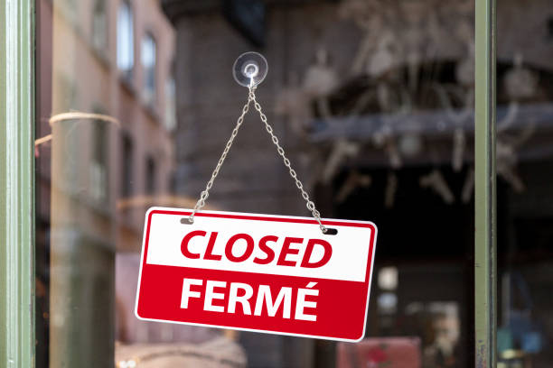 Closed sign - English & French