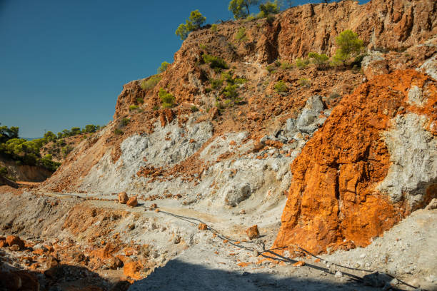 sousaki (greek: σουσάκι) is a dormant volcano and modern solfatara field in northeastern corinthia, greece - gulf of corinth imagens e fotografias de stock