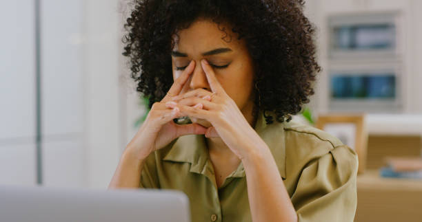 istock I wish this throbbing pain would just stop 1284108868