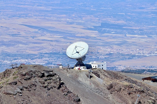 Radio telescope of Sierra Nevada located on the hill of Dilar from the Veleta chairlift on the route of the lagoon of the Yeguas. Sierra Nevada radio telescope located on the hill of Dilar from the Veleta chairlift on the Yeguas lagoon route.