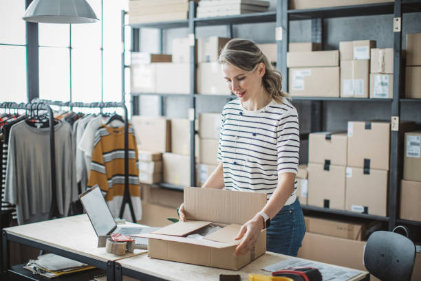 istock Woman running online clothing store 1284112806