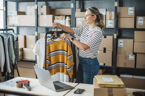 istock Woman running online clothing store 1284112891
