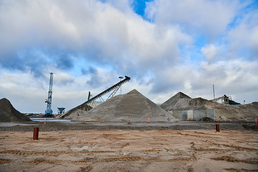 Mineral and pebble stones for construction