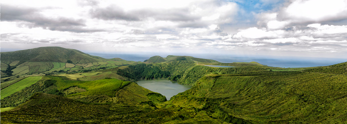 The photograph was taken on the island of Flores (Azores) between September 5 and 9, 2020. Flores is the westernmost island of the Azores archipelago in Europe.\nThe island is of spectacular visual grandeur; lakes, natural pools, waterfalls, beaches, viewpoints, forests, craters ... It has been a Biosphere reserve since 2009. Along the coast there are cliffs and caves that can only be seen from a boat, to recommend the one that departs from Corvo towards Flores. Of all the ones I have visited, this is undoubtedly the most impressive.