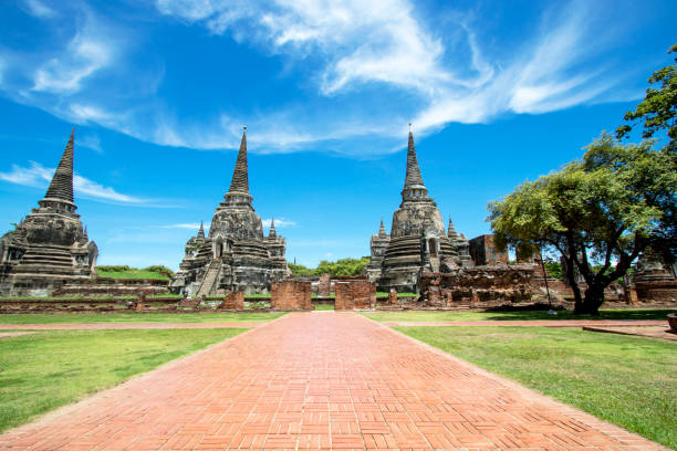 wat phra sri sanphet è un'attrazione importante e storica nella provincia di ayutthaya in thailandia. - sanphet palace foto e immagini stock