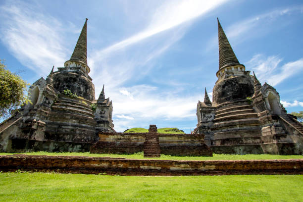 wat phra sri sanphet jest ważną i historyczną atrakcją w prowincji ayutthaya w tajlandii. - sanphet palace zdjęcia i obrazy z banku zdjęć