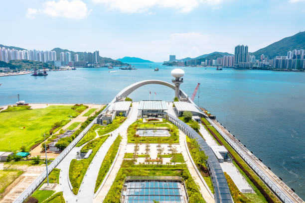 widok z lotu ptaka na terminal wycieczkowy kai tak, dron, hongkong - airport angle architecture blue zdjęcia i obrazy z banku zdjęć