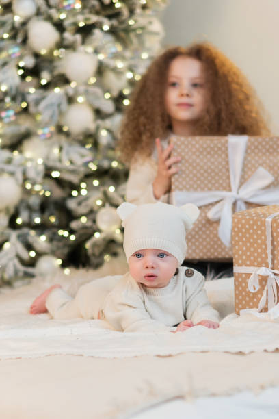 istock Chidren christmas morning 1284164762