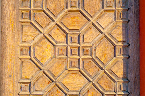 porta de escultura de madeira em forma geométrica - gate handle door traditional culture - fotografias e filmes do acervo