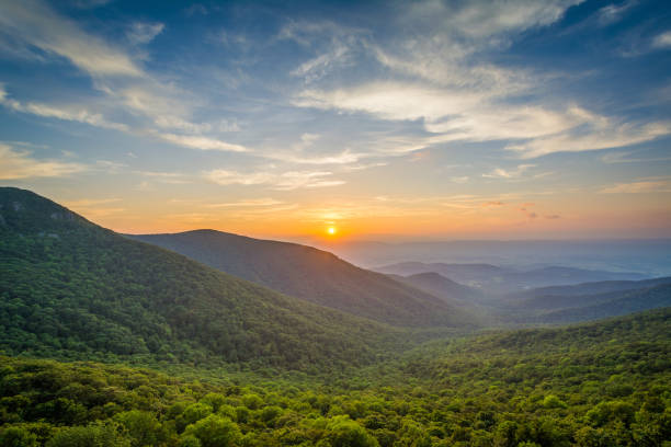 Sunset over the Shenandoah Valley and Blue Ridge Mountains from Crescent Rock, in Shenandoah National Park, Virginia Sunset over the Shenandoah Valley and Blue Ridge Mountains from Crescent Rock, in Shenandoah National Park, Virginia shenandoah national park photos stock pictures, royalty-free photos & images
