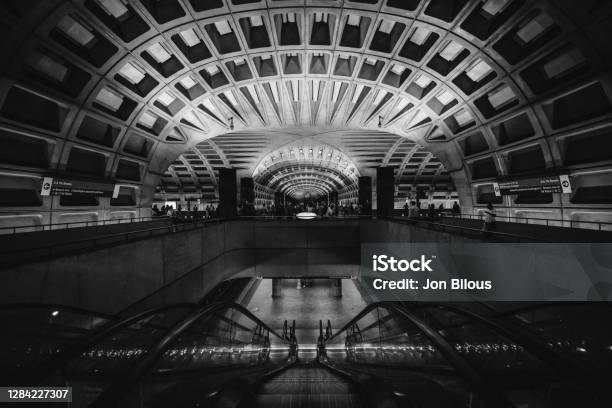 The Interior Of The Lenfant Plaza Metro Station In Washington Dc Stock Photo - Download Image Now