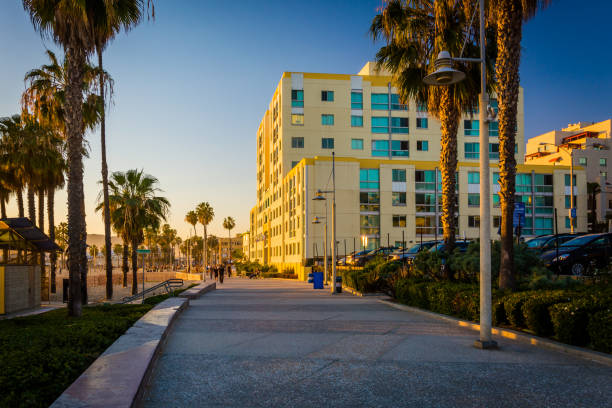 istock Evening light on the Oceanfront Walk, in Santa Monica, California 1284231503